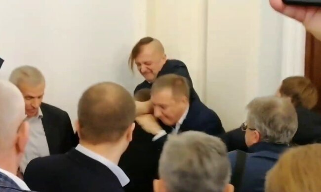 Главное за ночь: скандал в «слуге народа», новый рекорд курса валют и авиакатастрофа в РФ