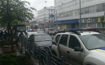 У центр Києва терміново стягнули військову техніку і поліцію: перші фото і подробиці того, що відбувається