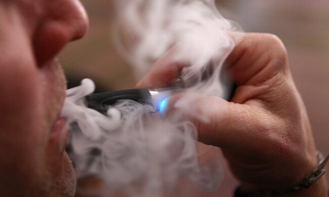 вейпер, электронная сигарета, дым