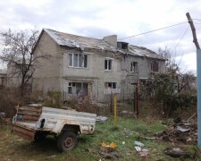 Жизнь на фронте: жители Марьинки об обстрелах боевиков (видео)