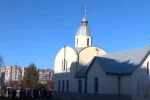 "Церква перетворилася на бізнес": український священик "віджав" храм і виставив прихожан за двері