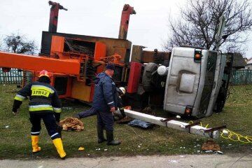 НП під Черніговом обернулося трагедією: через кран, що впав, обірвалося життя людини, фото