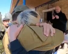 Більше 2 місяців в окупації: жителі Харківщини зустріли ЗСУ зі сльозами на очах, кадри