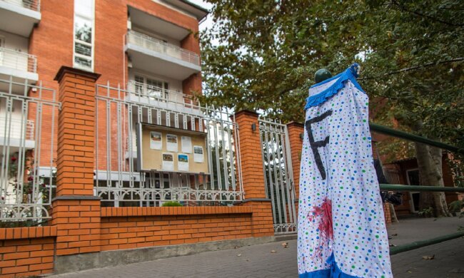 В Одесі дівчина влаштувала "голе шоу" , не залишивши байдужими навіть поліцейських: "моє тіло-моя справа"