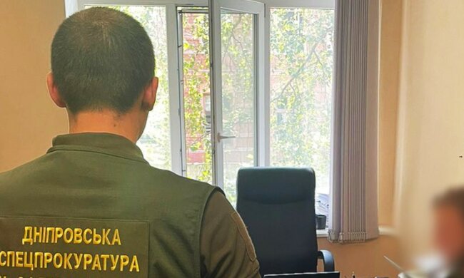 подозрение командиру воинской части