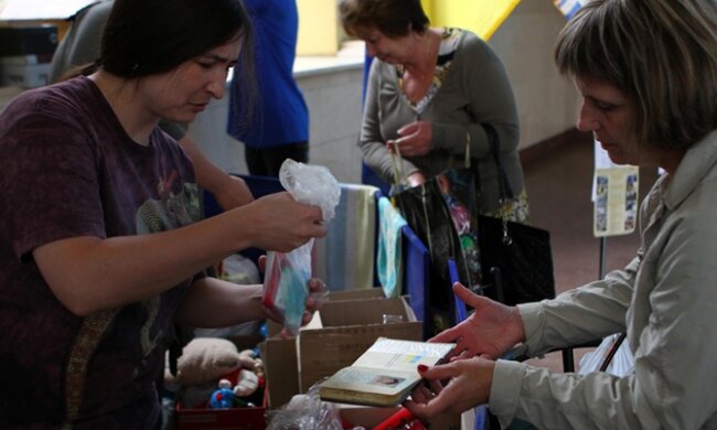 Не треба було кликати Путіна: переселенцям масово відмовляють у видачі паспортів