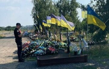 "У нас крик души": на Днепропетровщине вандал атаковал могилы украинских защитников, кадры