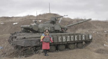 "Я буду здесь стоять пока все не закончится": юная школьница с Донбасса довела до слез бойцов ВСУ