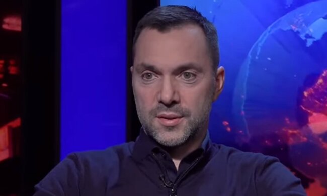 Арестович розповів, хто залишиться на Донбасі після деокупації: "Спецслужби з олівчиком почнуть працювати"