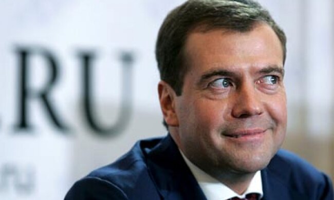 Медведєва висміяли через нових санкцій проти України: “Подпісун, краще б ви бухали”