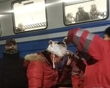 Під Києвом жінка потрапила під потяг: кадри з місця НП
