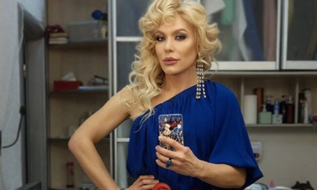 Травесті-діва Монро в яскравому вбранні потрясла одкровенням: "Потрапила в справжній..."
