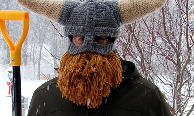 Викинг зима снег шапка