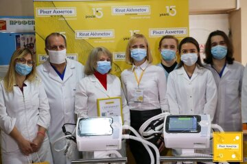 Українська медицина отримала 205 сучасних апаратів ШВЛ від Фонду Ріната Ахметова