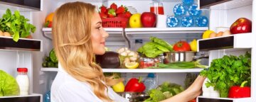 здоровое питание, женщина, фрукты, холодильник