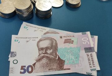 Грошова допомога для пенсіонерів в Полтавській області