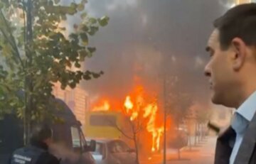 НП біля обладміністрації: вулиця у вогні і диму, кадри з місця