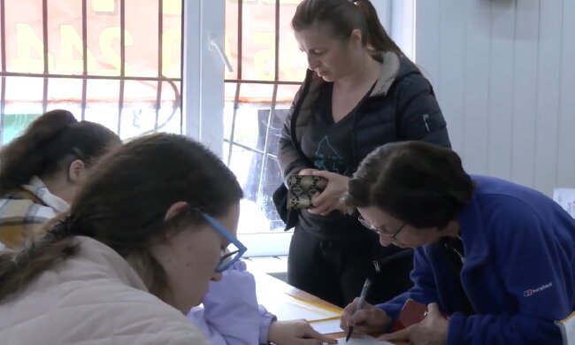 Безкоштовні продукти для ВПО та пенсіонерів у Києві