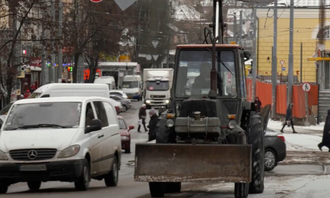 Негода обрушилася на Дніпро: масово кинуті сили на ліквідацію наслідків стихії