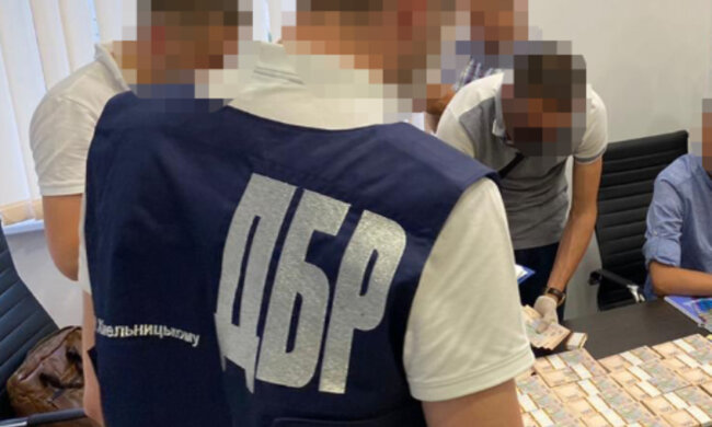 ДБР викрило посадовців Держекоінспекції, які вимагали величезний хабар: "Постануть перед судом"