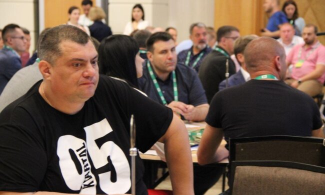 Юзик, Слуга народа