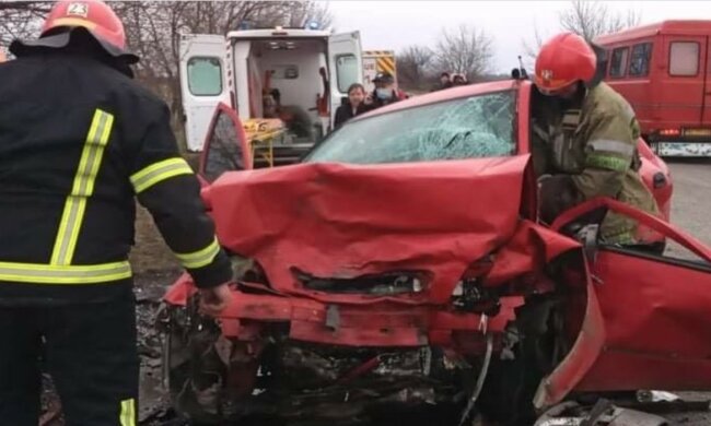 Страшная авария на украинской трассе: жизни подростков оборвались в один миг, кадры трагедии