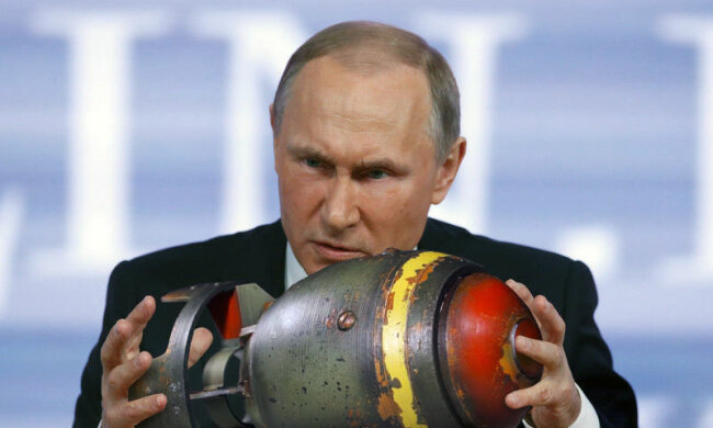 Путин пригрозил миру новыми ракетами: «только дырки заклеить нужно»