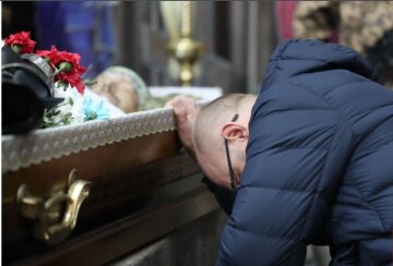 "У него руки были от Бога": в последний путь провели украинского Героя, фото