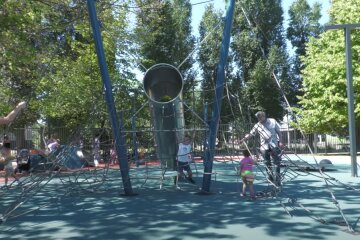 Вандали наробили бід у новому парку Дніпра, відео: на ліквідацію наслідків виділили півмільйона