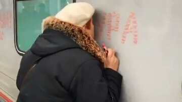 «Тримають за ідіотів»: Росія зганьбилася з поїздами в Крим, поцілунки не врятували