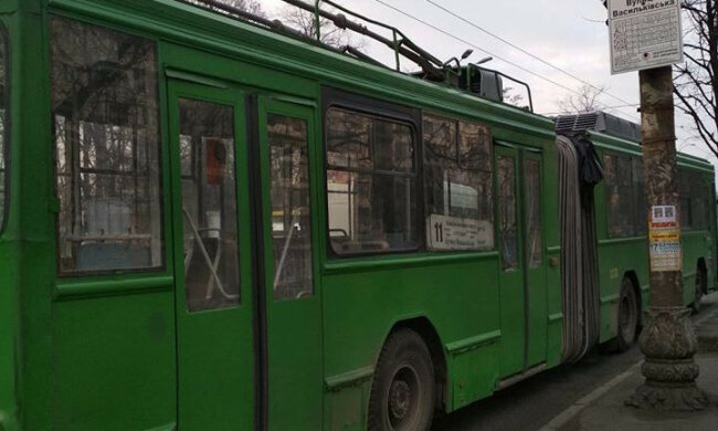 Троллейбус переломал киевлянке кости: этим все не закончилось, детали