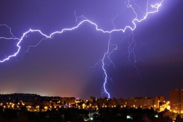 Град і сильні грози: у Києві оголошено жовтий рівень небезпеки