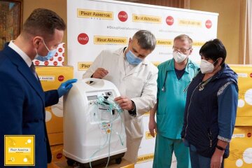 Борьба с COVID-19: Фонд Рината Ахметова передал помощь более чем в 200 населенных пунктов Украины