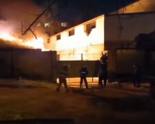 У Харкові спалахнув супермаркет навпроти кінотеатру Довженка: кадри з місця НП