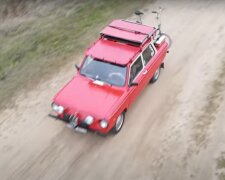 Українець створив незвичайний автомобіль з "Запорожця", відео: всередині газова плита, душ і умивальник