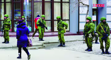 Соцмережі шоковані поклонінням дітей Криму перед “зеленими чоловічками” – відео