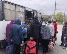Оккупанты сорвали эвакуацию из Луганской области, глава ОГА сообщил подробности: "Российская армия открыла огонь"
