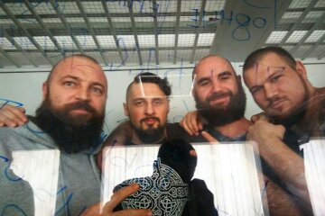 Взрывы, аварии, самоубийства: кто и за что воюет с «Торнадо»