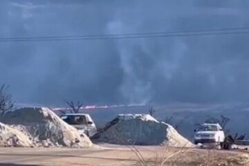 Оккупанты обстреляли колонну беженцев из Мариуполя: что известно о пострадавших