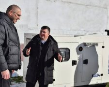 Під звуки сирен та у тісних укриттях: навіщо впливові польські благодійники приїхали на київський Поділ