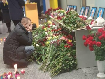 "Помню и люблю": муж Юлии, которая разбилась в авиакатастрофе в Иране, не отходит от ее портрета