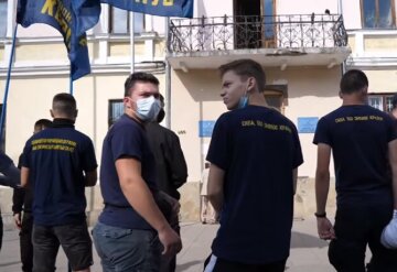 Украинцы вышли на протест против московских попов, кадры: "Будем бороться с врагом и не позволим..."
