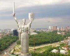 У Києві зібралися декомунізувати "Батьківщину-матір" і міст Патона, названі терміни: "Раніше було не до цього"