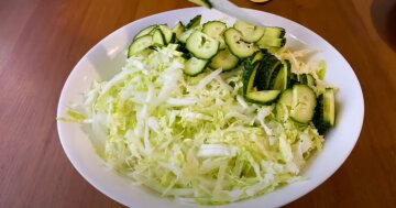 салат з пекінською капустою