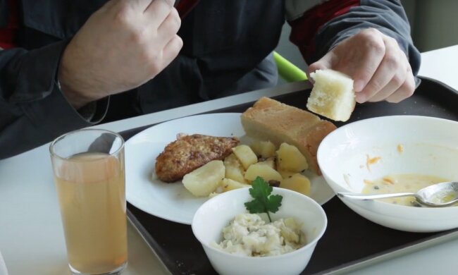 Безкоштовні продукти для ВПО та пенсіонерів у Дніпрі