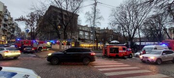 Центр Киева утопает в черном дыму из-за серьезного пожара: кадры с места ЧП