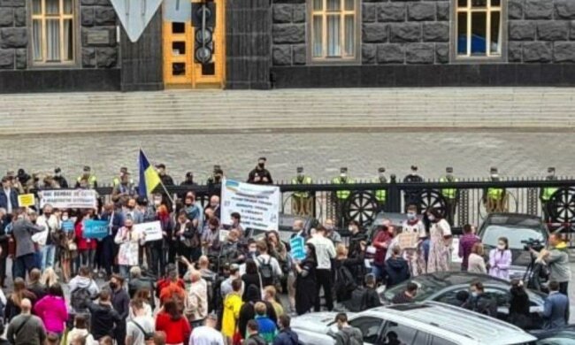 Біля Кабміну збирається масштабний бунт, немає сил терпіти: "Це останній дзвоник для ..."