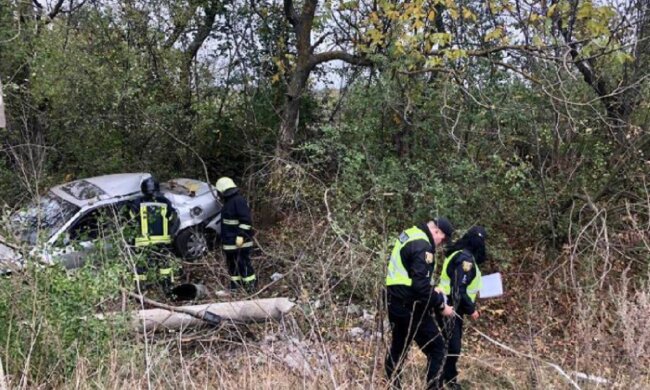Пьяный водитель лишил жизни пассажира и скрылся: кадры трагического ДТП под Одессой