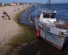 Нове судно зазнало лиха на одеському узбережжі: кадри НП