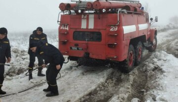 "Нужна помощь, чтобы извлечь": ЧП со школьным автобусом в Одесской области, детали